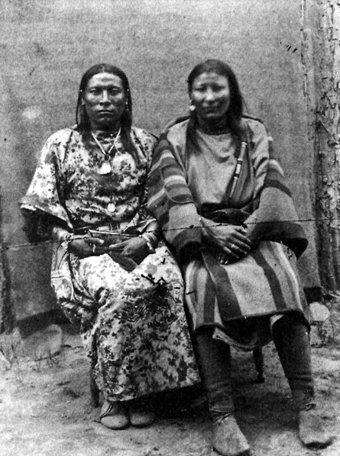 Crow Two-Spirits, 1928. Via âpihtawikosisân 