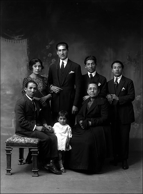 A family from Cusco from 1927. They are dressed in modern suits of the time from Spain